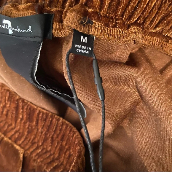 BNWT 7 For  all Mankind women’s velour joggers in size medium‎ - Picture 9 of 10